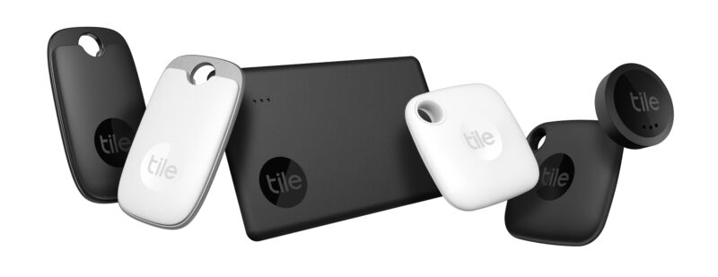 OK from left to right, we've got: The Tile Pro, another Tile Pro, the credit card-style Tile Slim, Two Tile Mates, and the tiny Tile Sticker. 