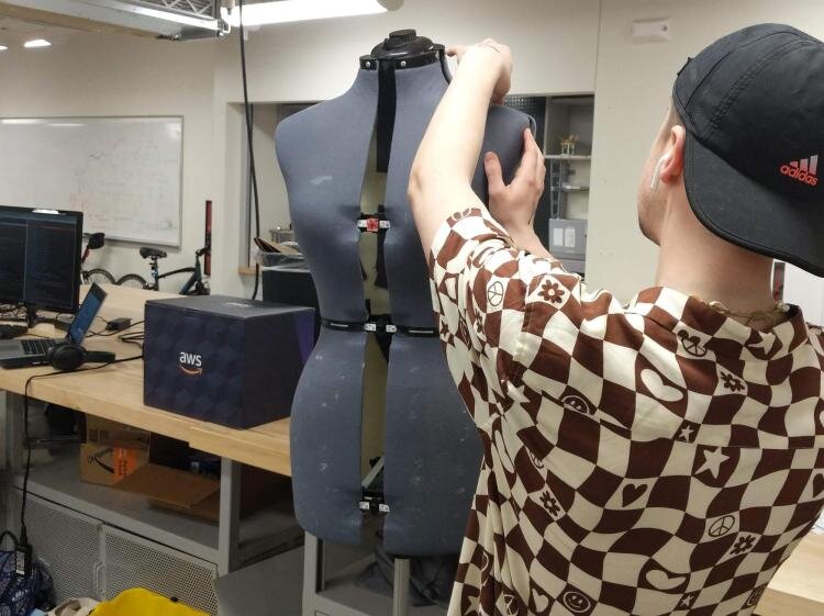 Creating a drag-friendly garment that changes in real time